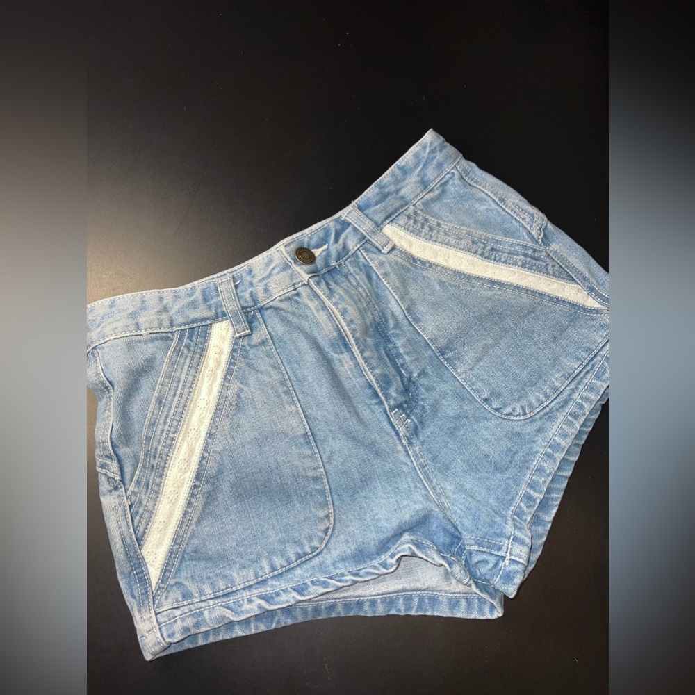 Free People Crochet Detailed high rise shorts womens size 27 EUC